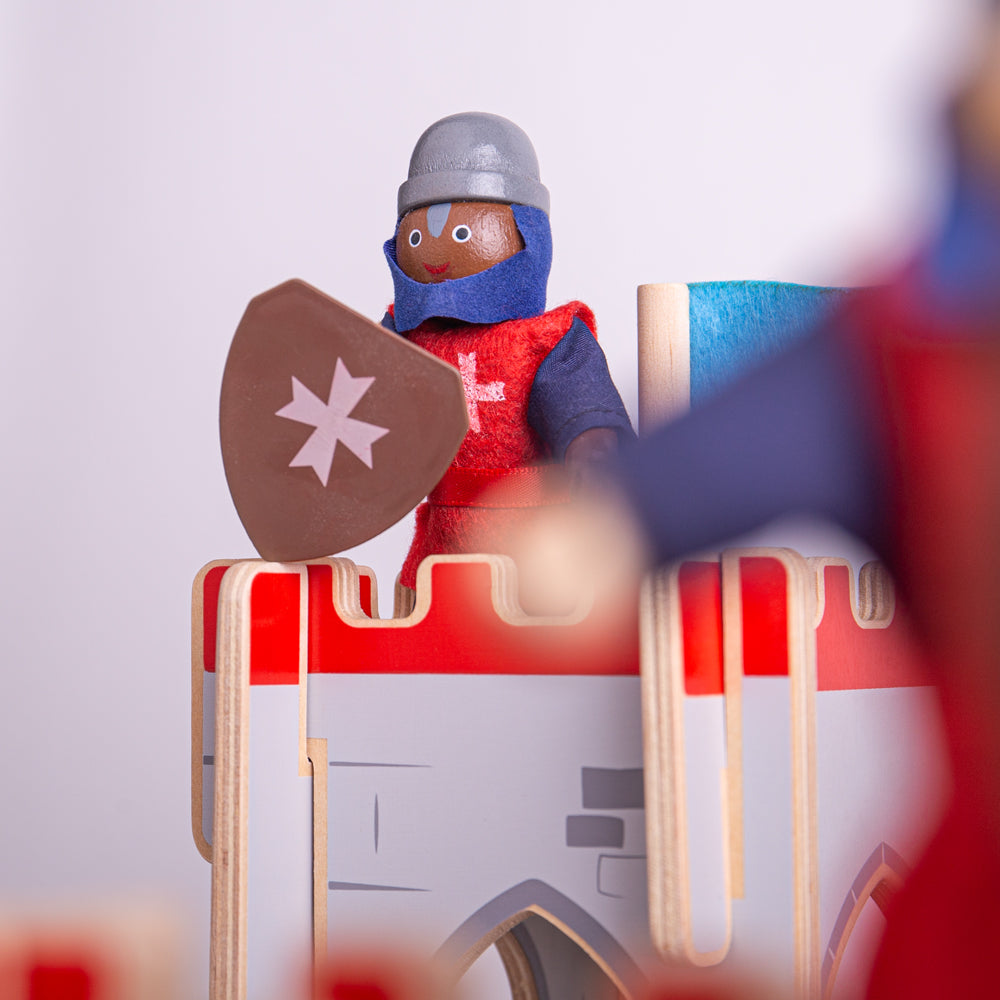 4 Wooden Medieval Knight Figures, 11cm Tall