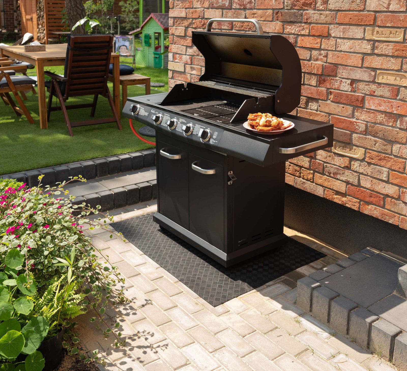 Recycled Rubber Bbq Mat Floor Protection Mat | 120cm x 80cm | Black