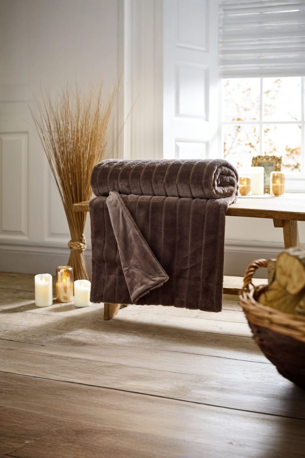 Hockley Large Soft Throw – Quilted 150x200cm Warm Modern Blanket | 150cm x 200cm | Mocha