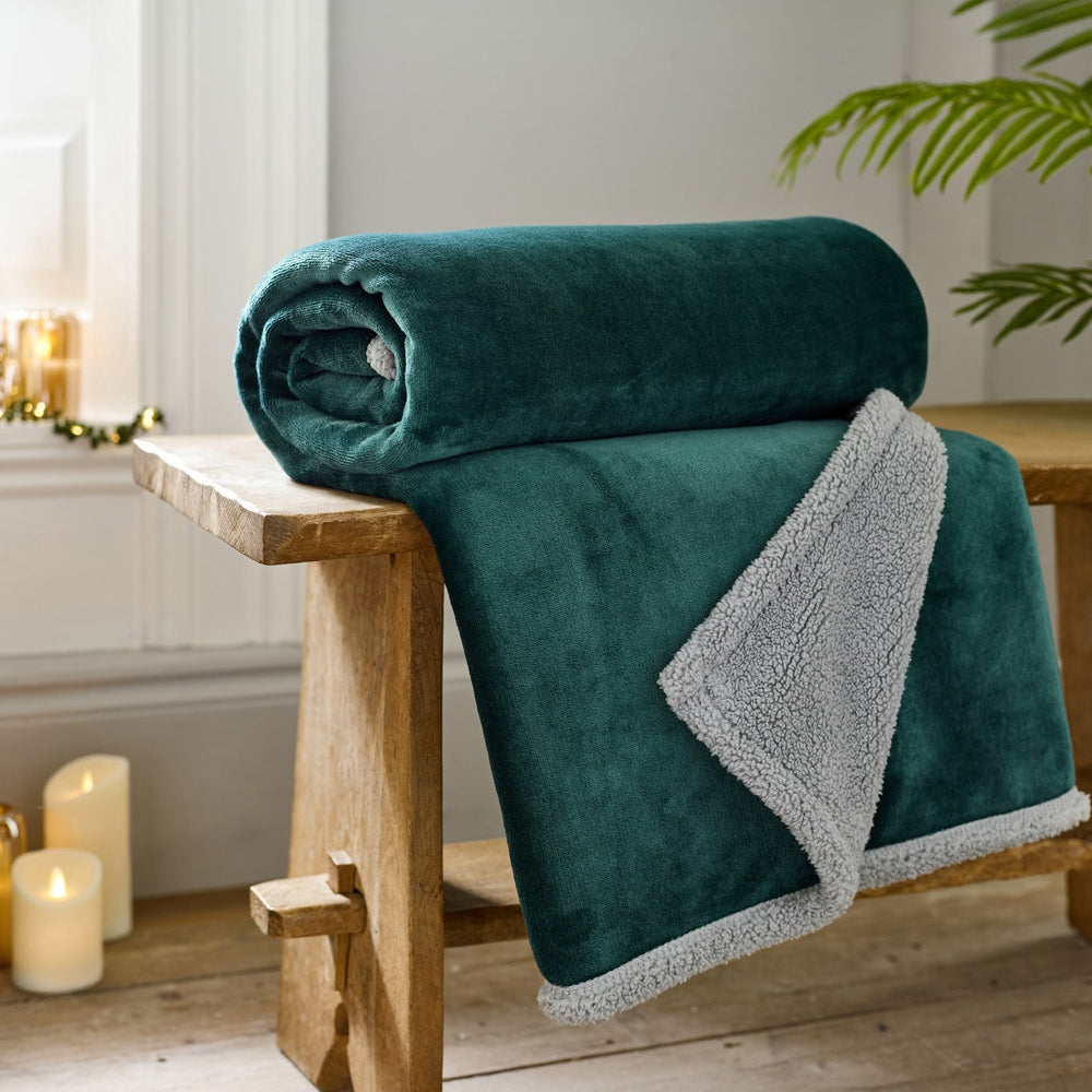 Hazelwood Ultra-soft Flannel & Sherpa Fleece Throw Blanket – 130 X 170cm | 130cm x 170cm | Forest Green