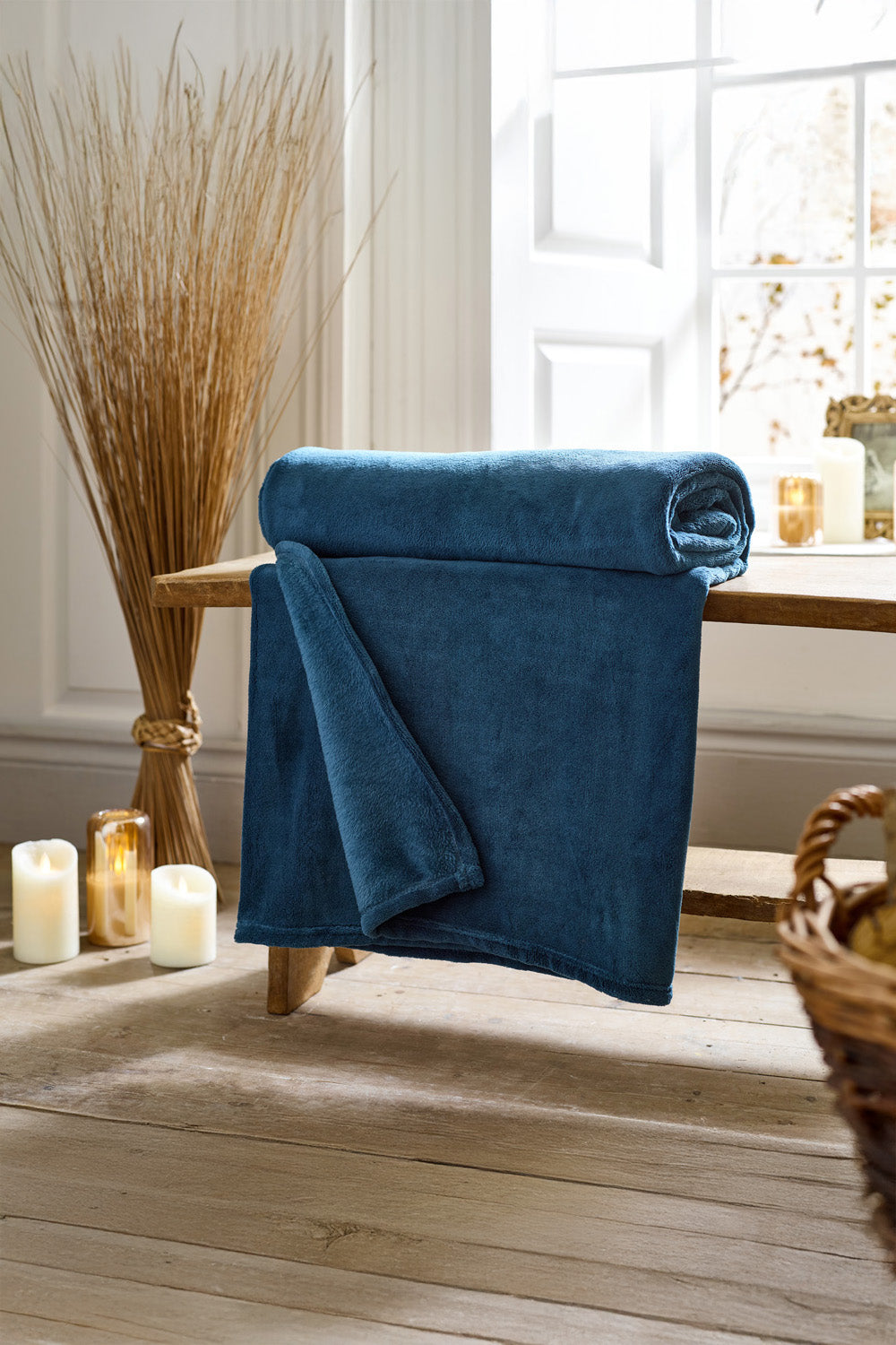 Snuggle Touch Solid Colour Fleece Throw – 140x180cm – Super Soft Plain Blanket | 140cm x 180cm | Navy Blue