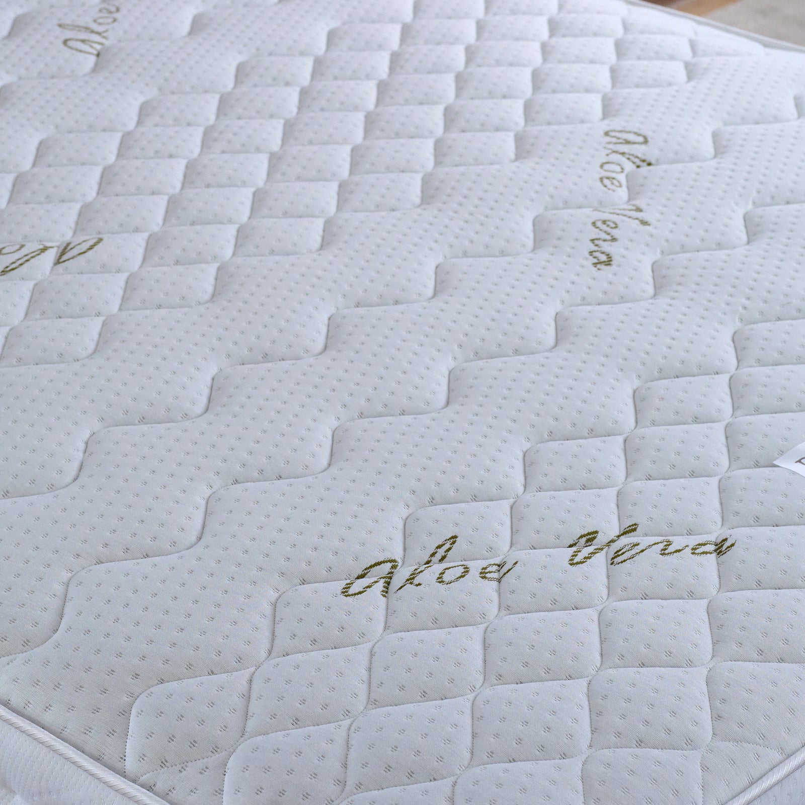 Aloe Vera 1000 Pocket Sprung Memory Foam Mattress | King | White