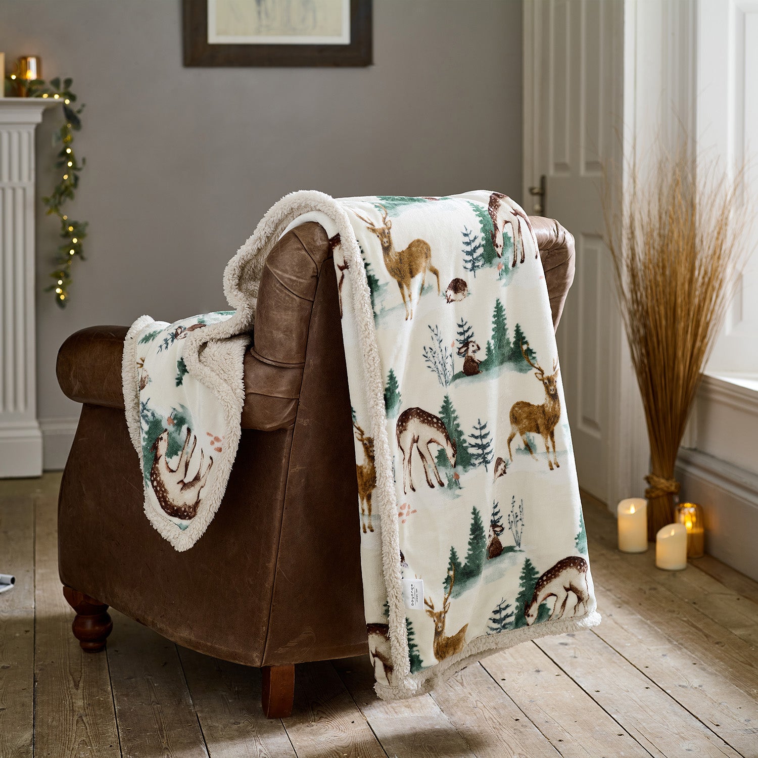 Winter Deers Sherpa Fleece Throw – 140 X 180cm Super Soft Woodland Animal Blanket With Flannel Front And Warm Sherpa Reverse | 140cm x 180cm | Cream
