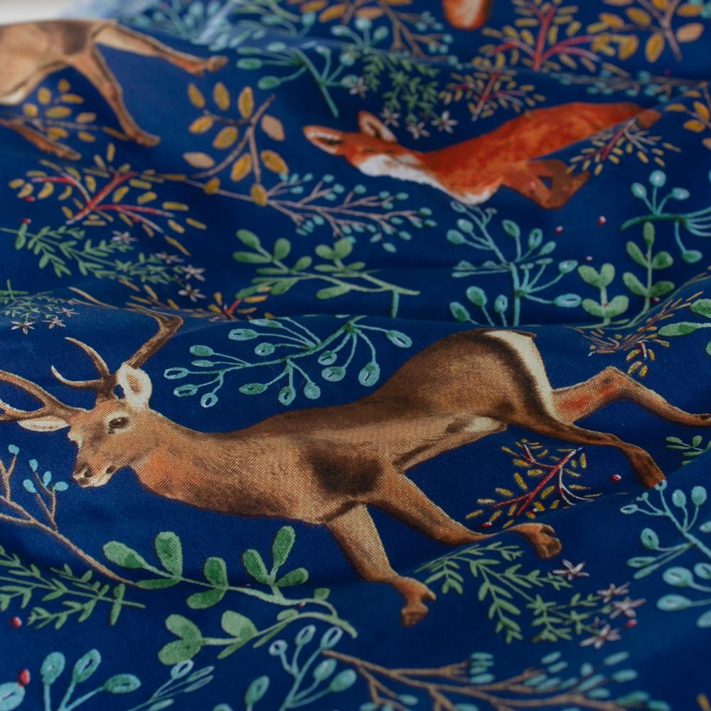 Fox And Deer Navy 200 Thread Count Cotton Rich Reversible Duvet Cover Set | King | Navy Blue
