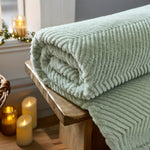 Burghley Extra Soft Faux Fur Throw 130x170cm – Chevron Pattern Decorative Blanket | 130cm x 170cm | Green