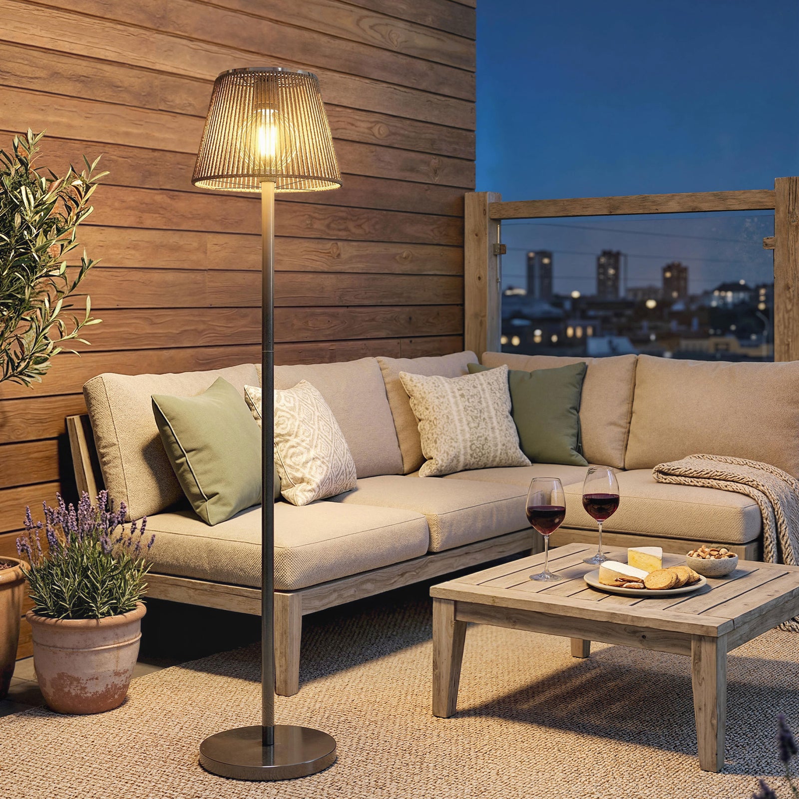 Outsunny Outdoor Solar Floor Lamp, Rechargeable Floor Lamp, Black