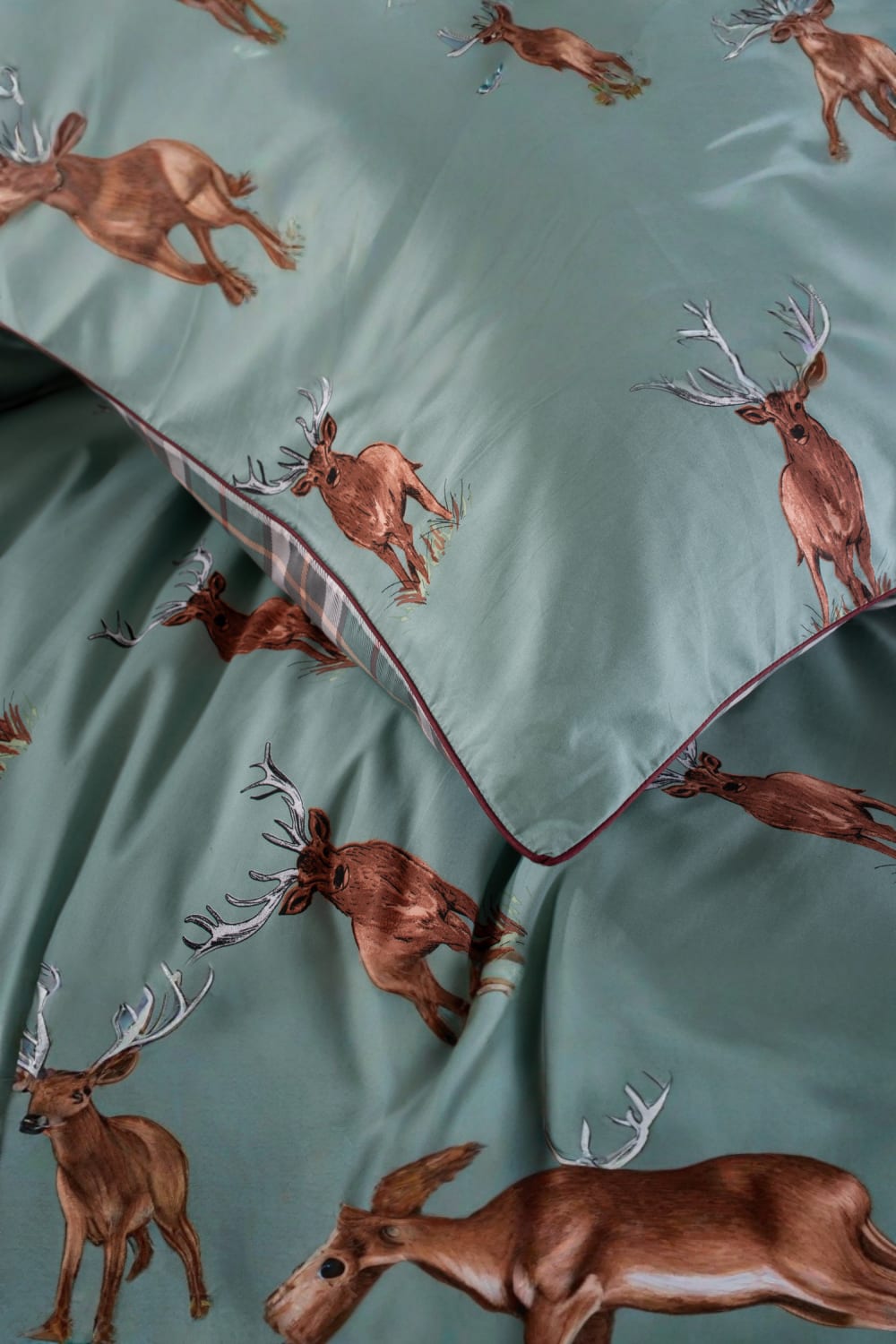 Highland Fell 100% Cotton Duvet Cover Set – Stag Printed Bedding With Piped Edging | Super King | Green