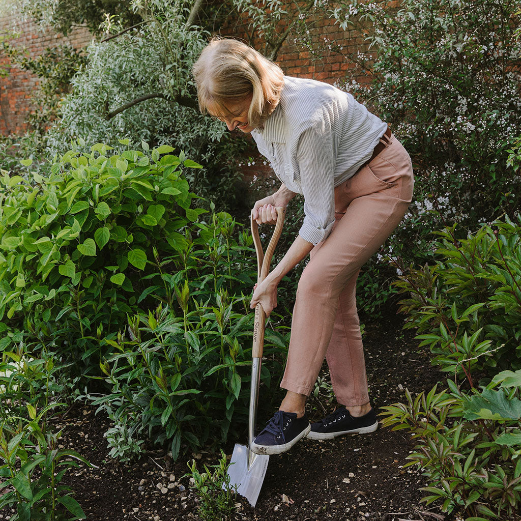 Garden Life Digging Spade, 40% Lighter, Ash Handle, Stainless Steel Head