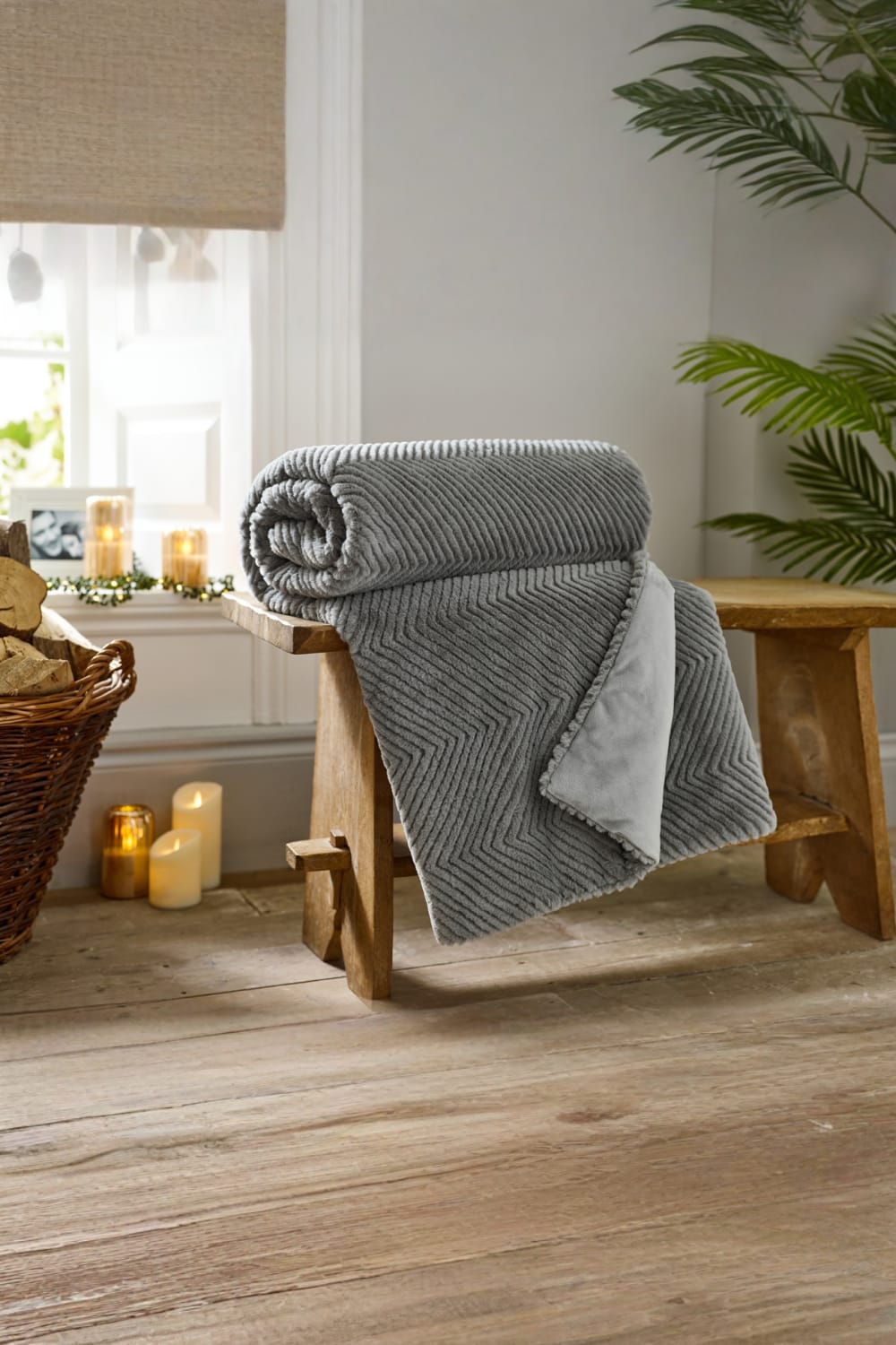 Burghley Extra Soft Faux Fur Throw 130x170cm – Chevron Pattern Decorative Blanket | 130cm x 170cm | Grey