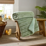 Chatsworth Faux Fur Luxury Throw 130x170cm – Ultra Soft & Stylish Blanket | 130cm x 170cm | Green