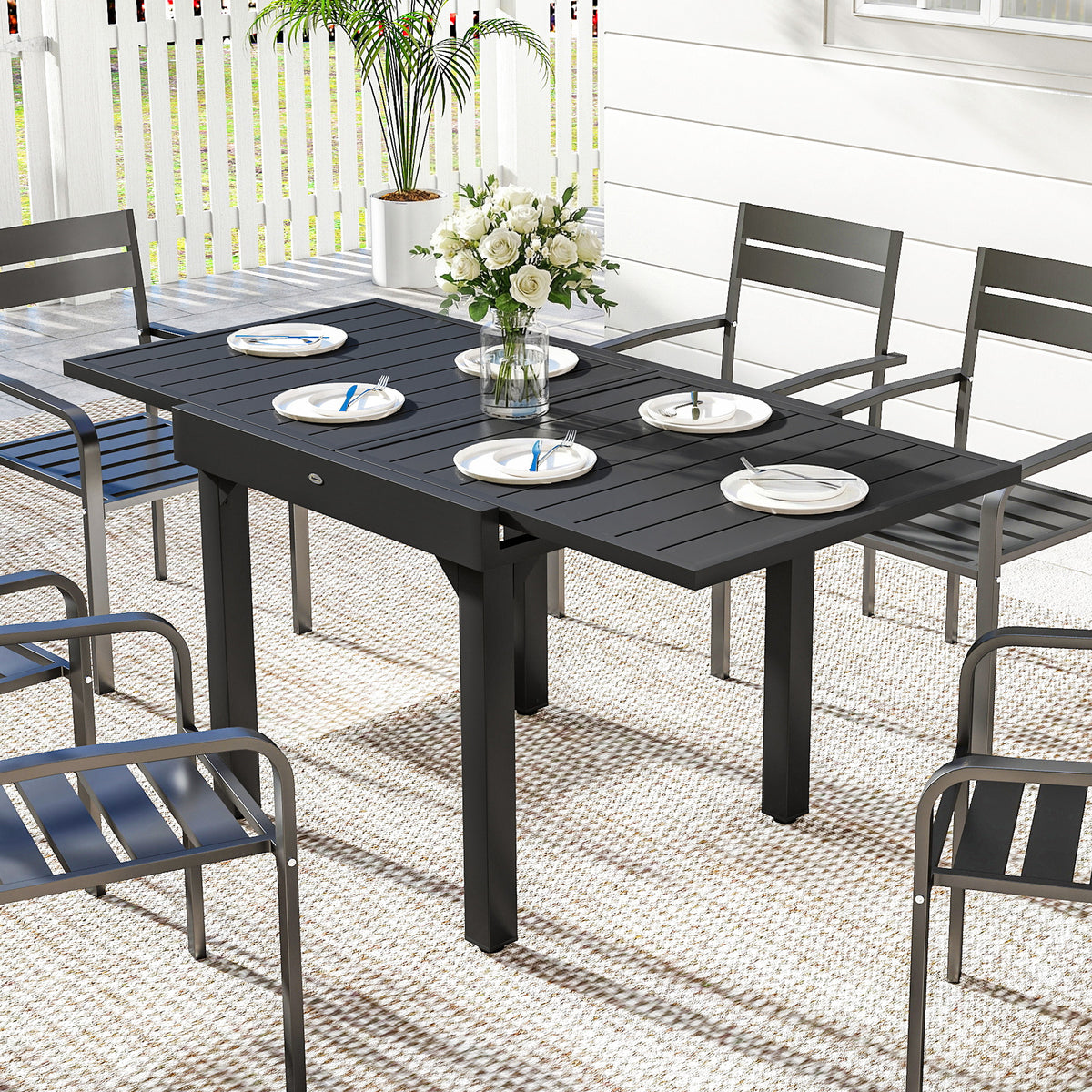 Expandable Patio Table For 4-6 People With Slatted Top, Black