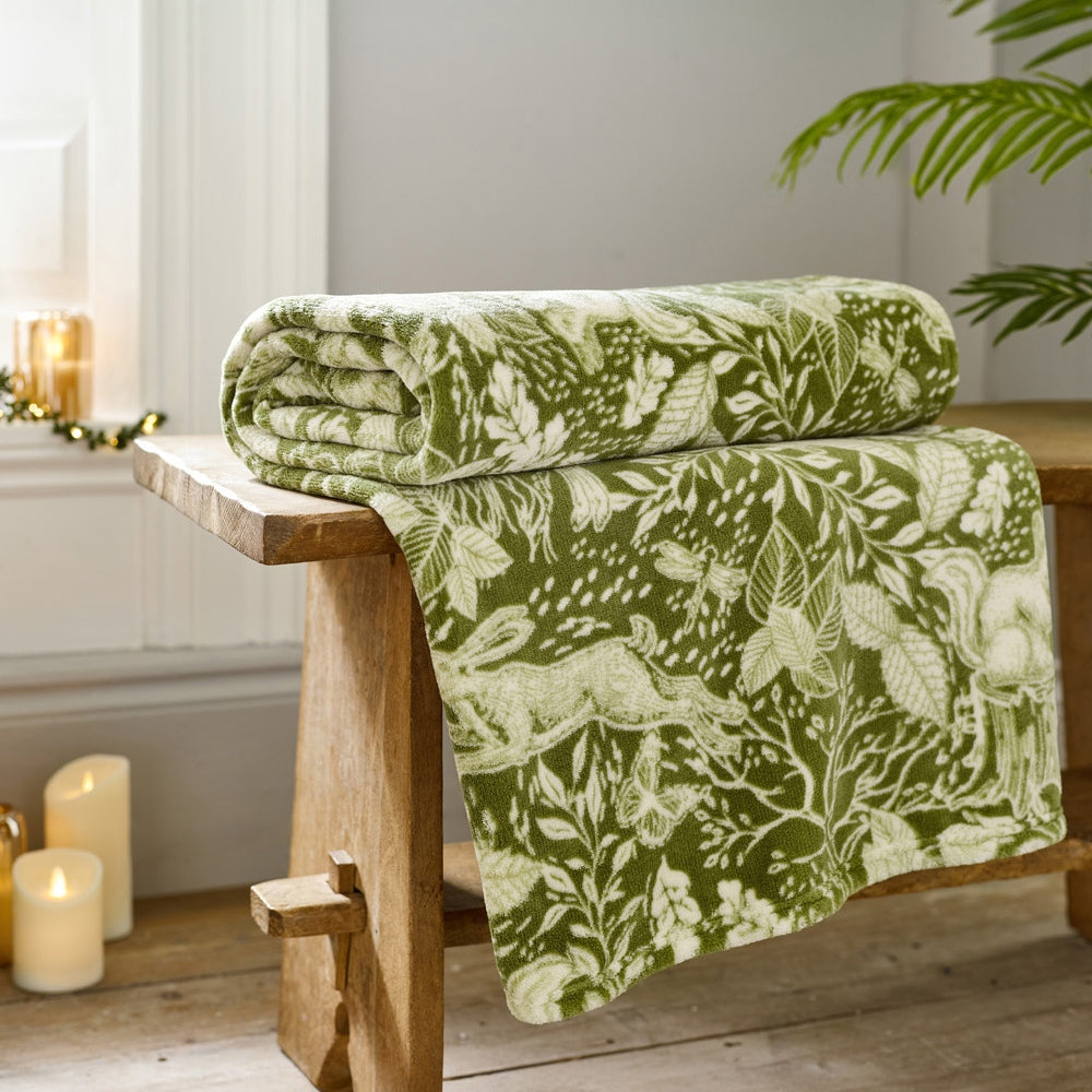 Winter Forest Woodland Fleece Throw – 140x180cm – Cosy  Animal Print Blanket | 140cm x 180cm | Green