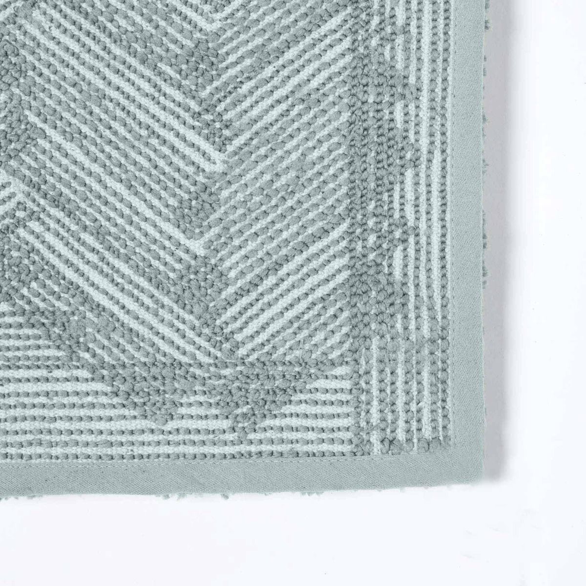 Chevron Geometric Pattern Thick Bathmat | 50 x 80cm | Grey