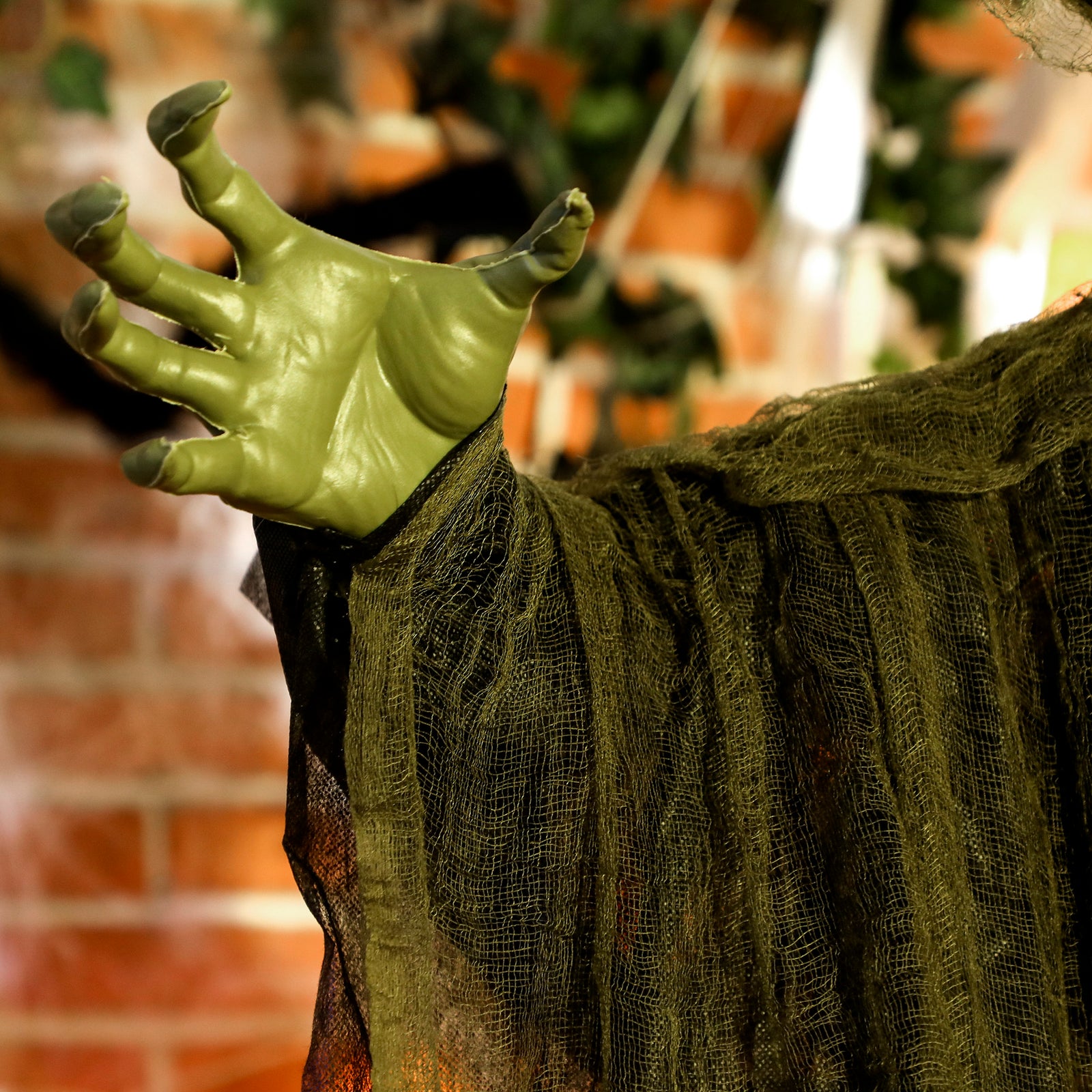 Voice Activated Halloween Animatronics Hanging Witch | Green