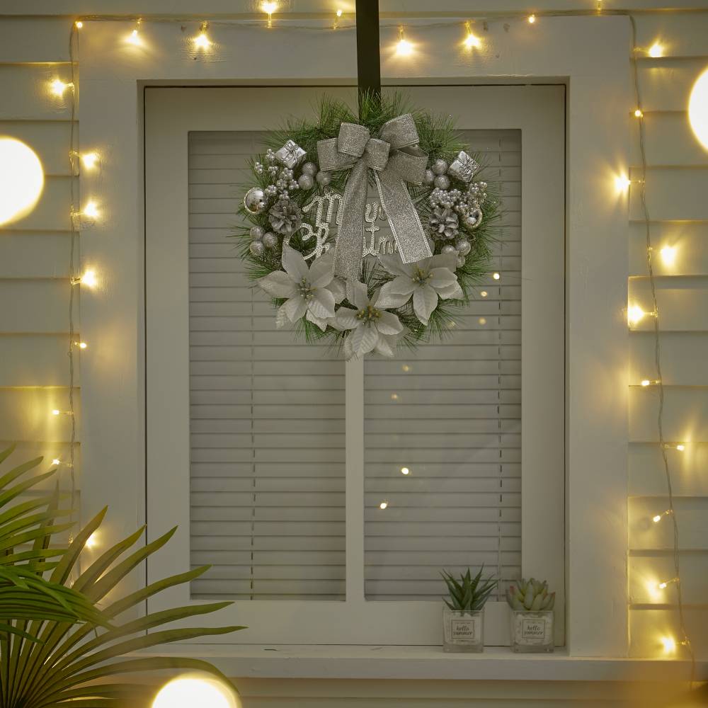 Elegant Christmas Wreath With Mixed Decorations