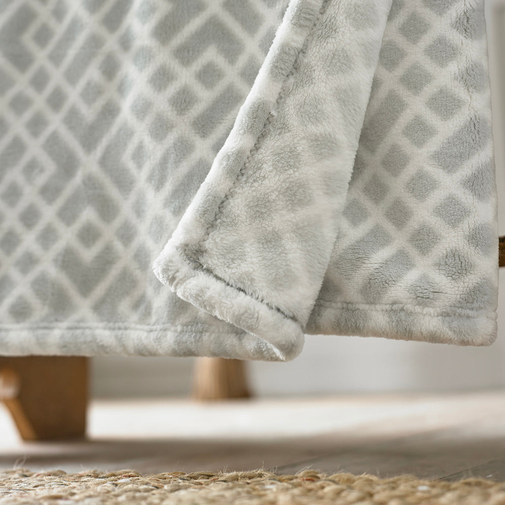 Papplewick Printed Heavyweight Supersoft Fleece Throw | 150cm x 180cm | Gray