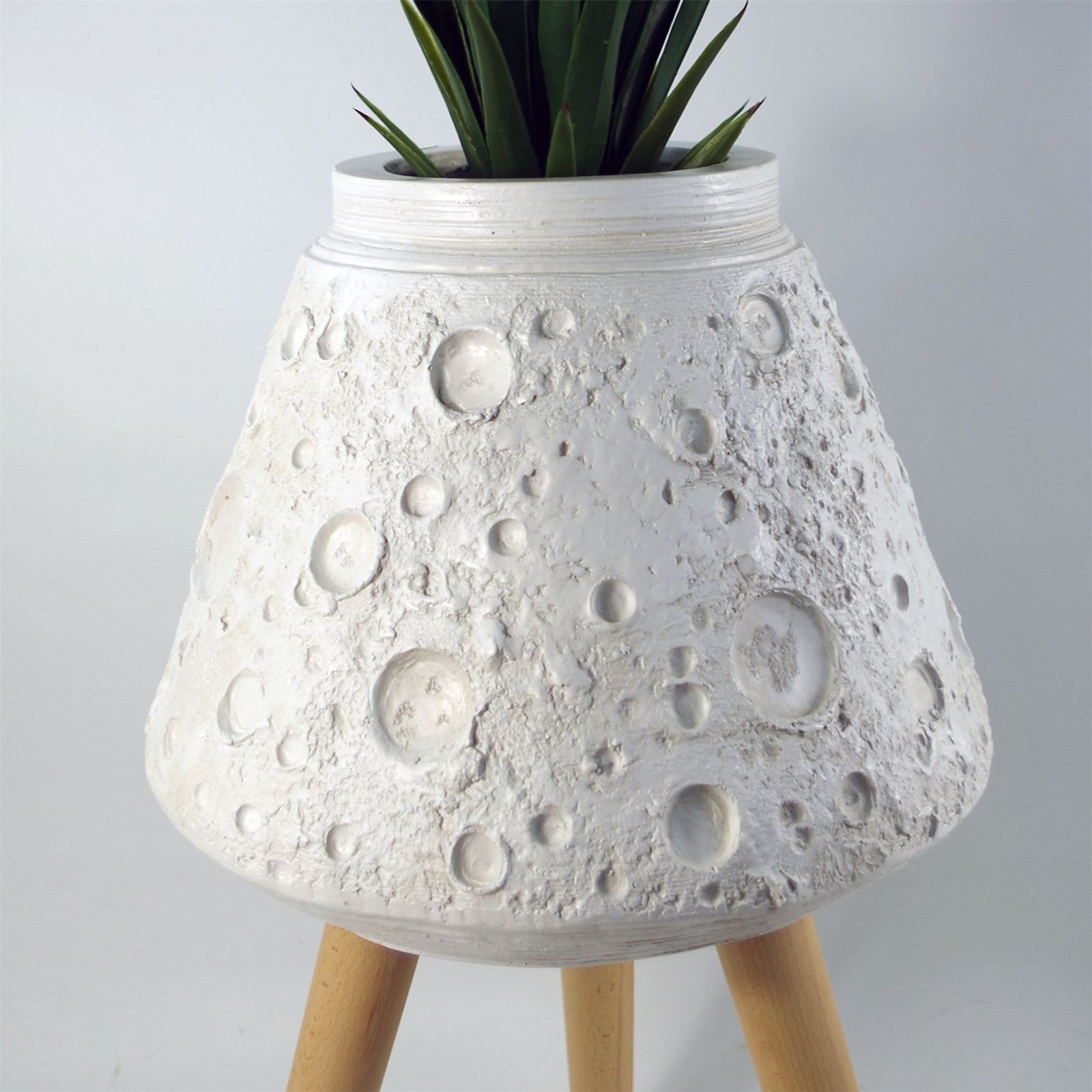 Moon White Planter With Stand