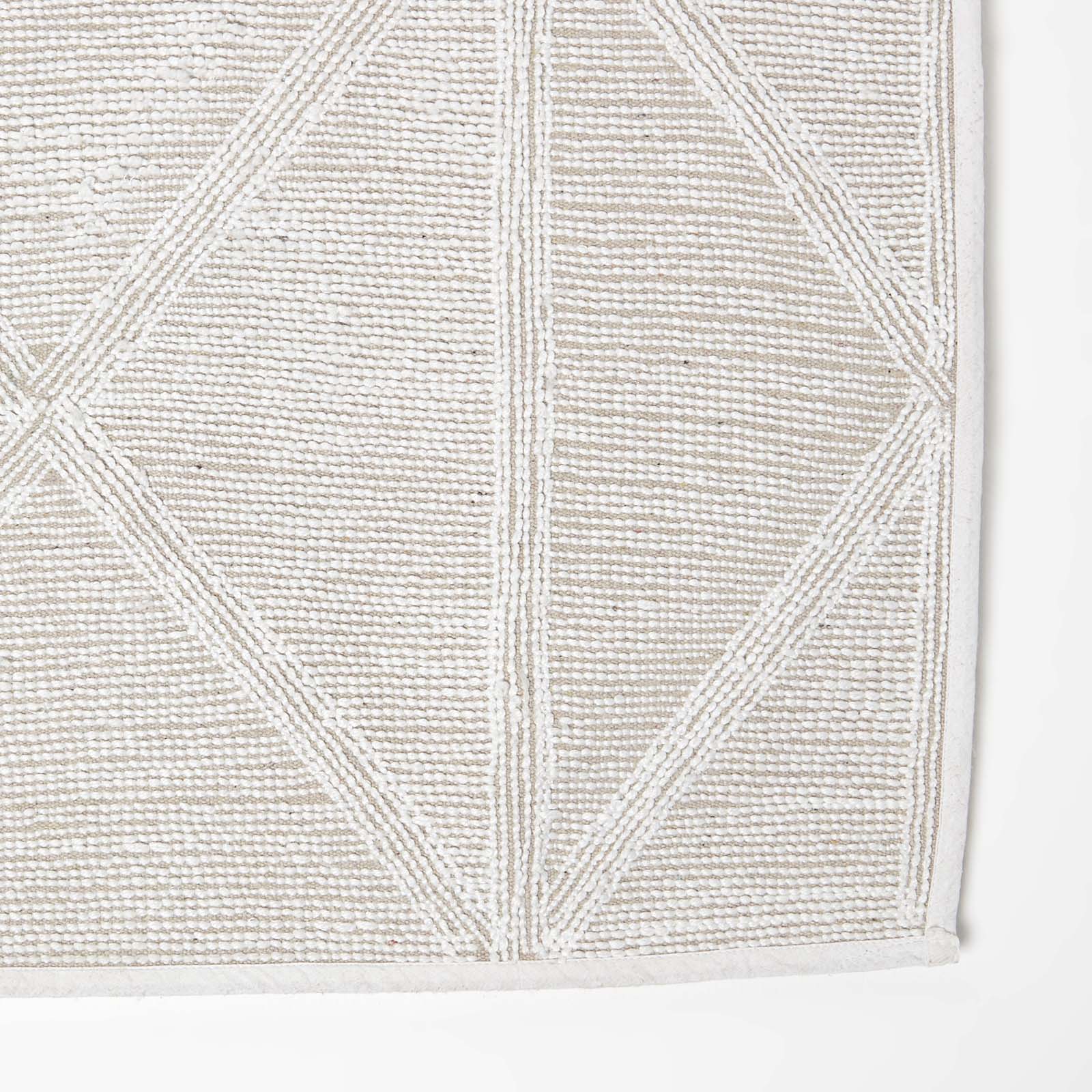 Tufted Geometric Design Bath Mat | 50 x 80cm | White