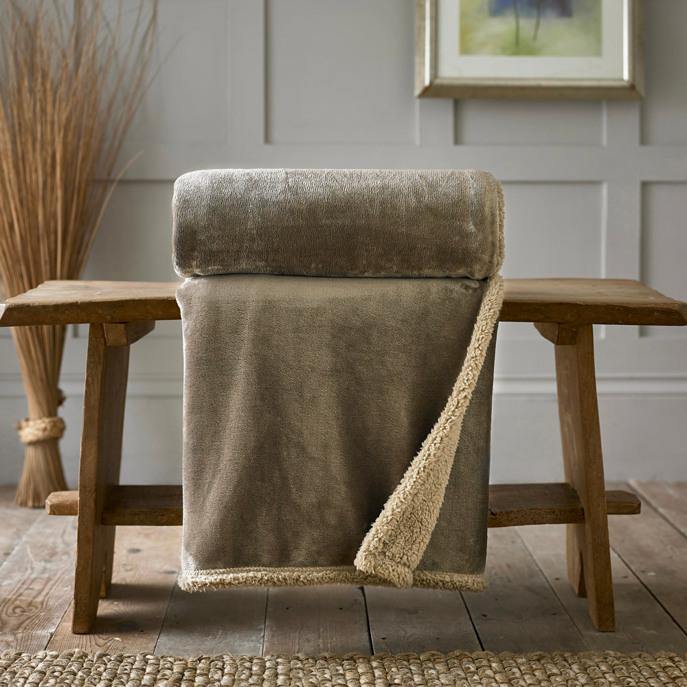 Blackbrook Ultrasoft Flannel Throw With Sherpa Back | 125cm x 150cm | Mocha