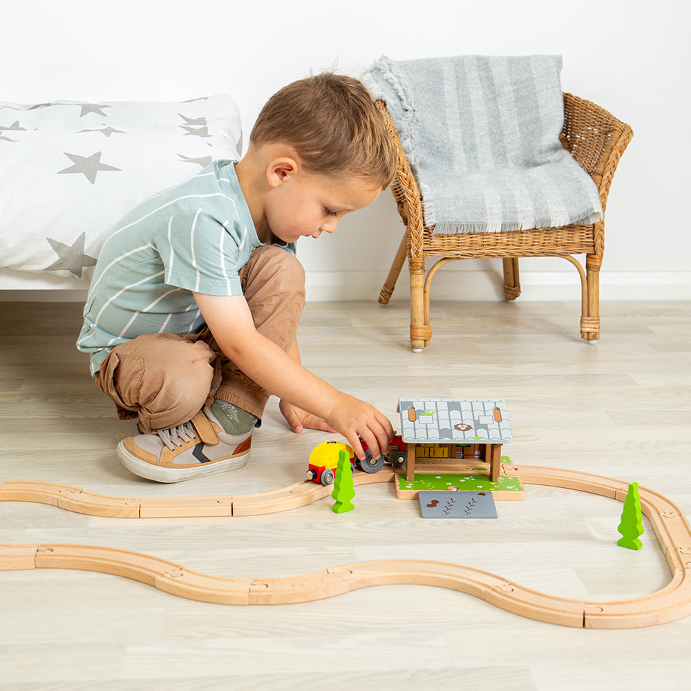 Bigjigs Toys Barnyard for Wooden Farm Train Set
