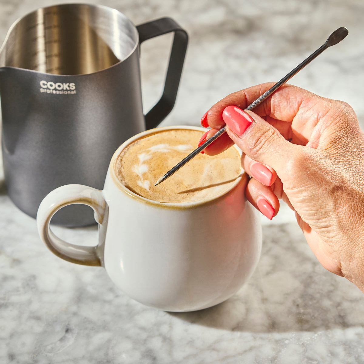Stainless Steel Milk Steaming Jug With Latte Art Pen | 600ml | Black