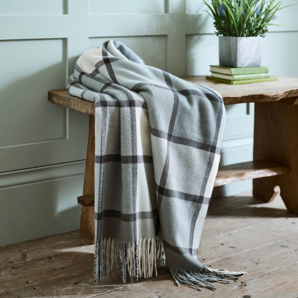 Helmsley Jacquard 130cmx 170cm Soft Throw Blankets | 130cm x 170cm | Charcoal