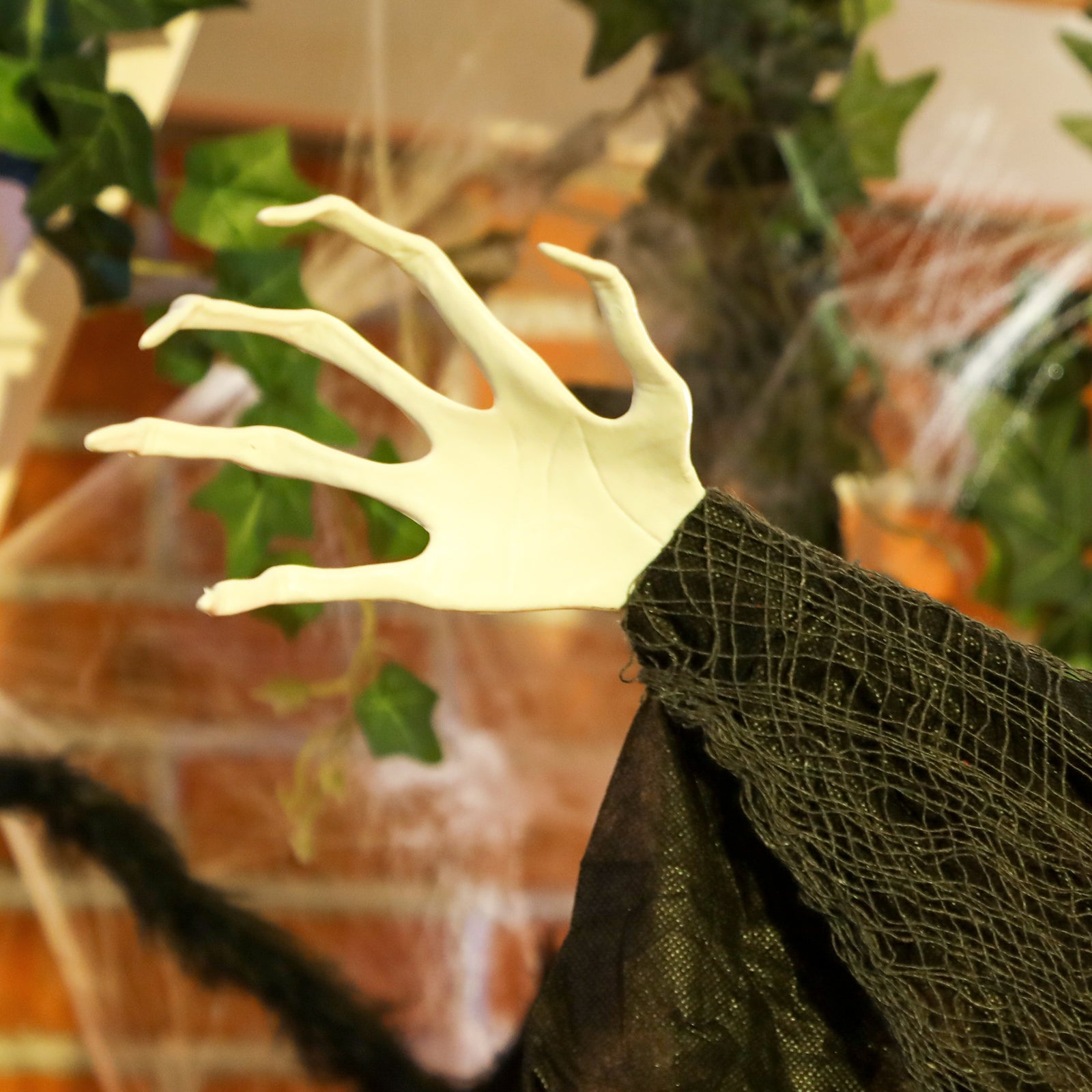 Voice Activated Halloween Animatronics Hanging Witch | Purple