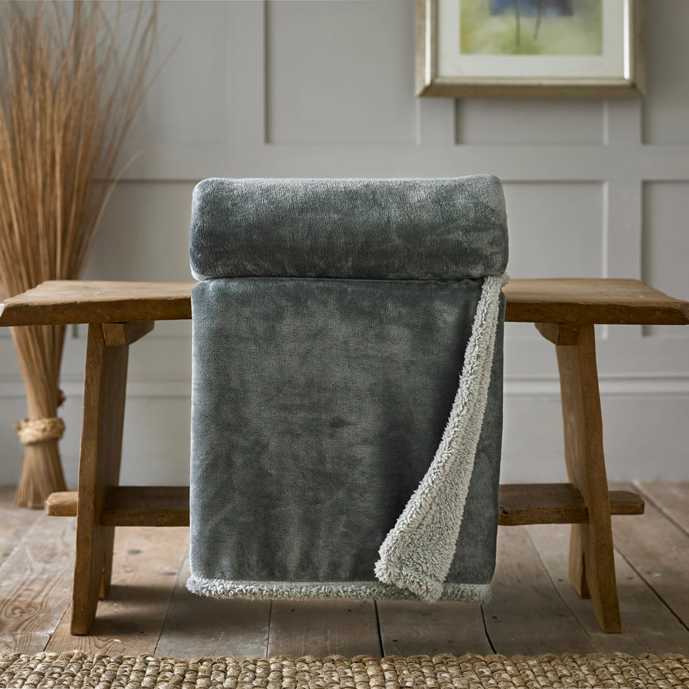 Blackbrook Ultrasoft Flannel Throw With Sherpa Back | 125cm x 150cm | Charcoal