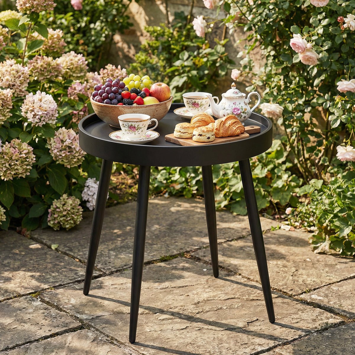 Outsunny Round Garden Table, Outdoor Coffee Side Table With Plastic Top