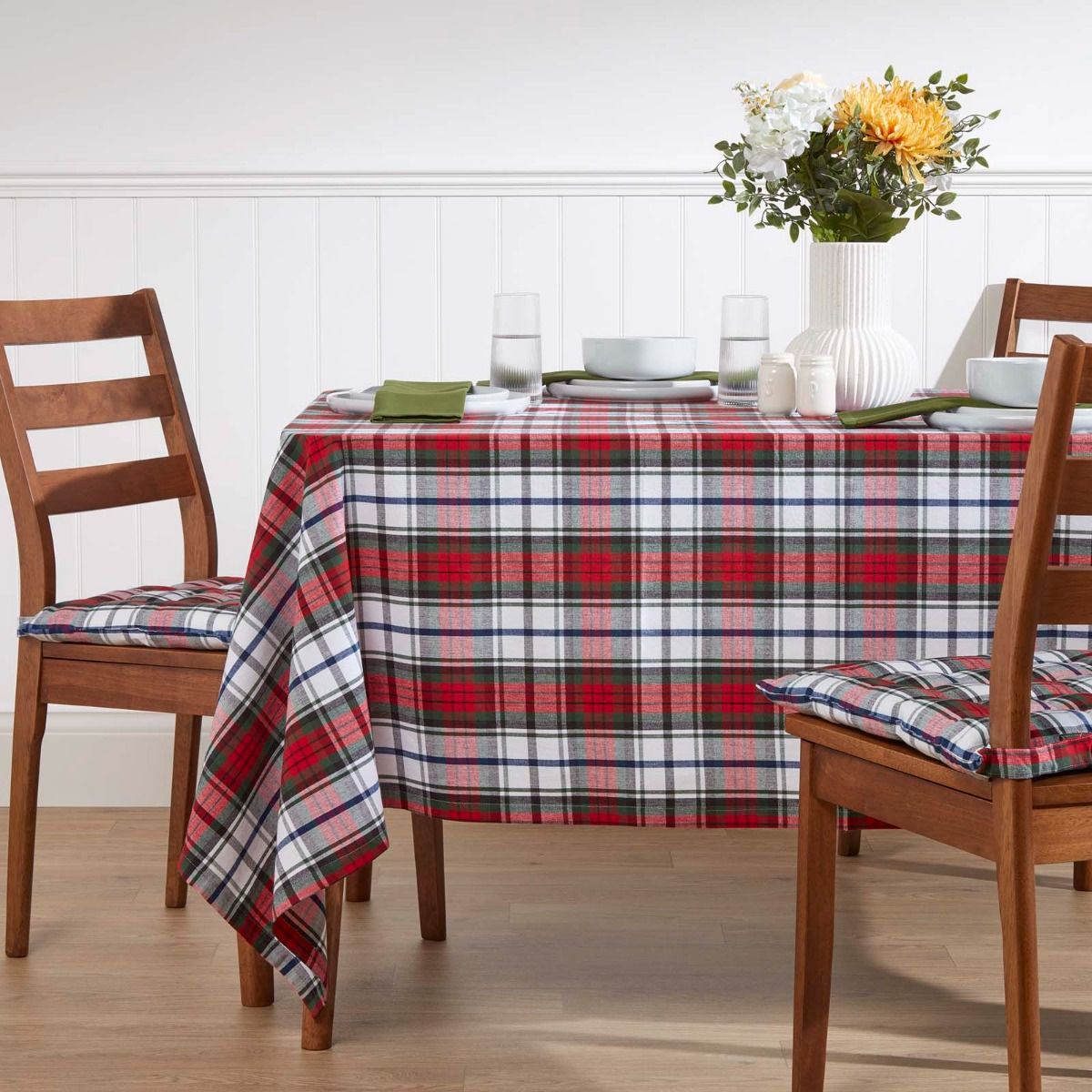 Red Macduff Tartan Christmas Tablecloth 137 X 228 Cm