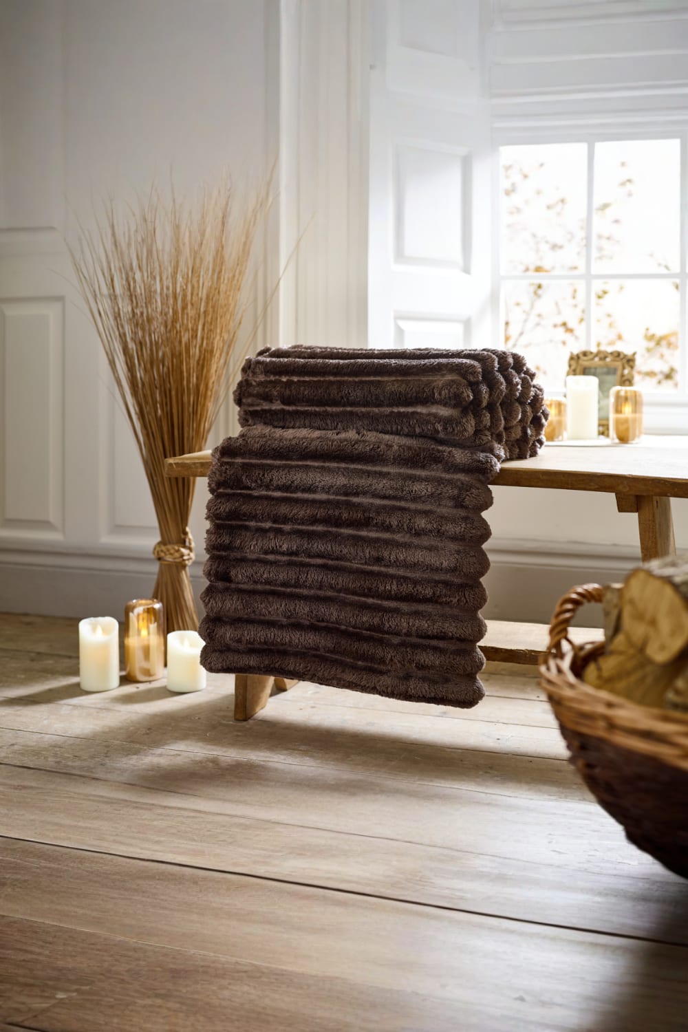 Alnwick Supersoft Ribbed Plush Throw – 140x180cm Cosy Sofa & Bed Blanket | 140cm x 180cm | Mocha