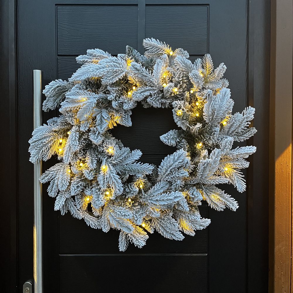 60cm Premium Mixed Branch Prelit Snow Flocked Christmas Wreath - With Timer