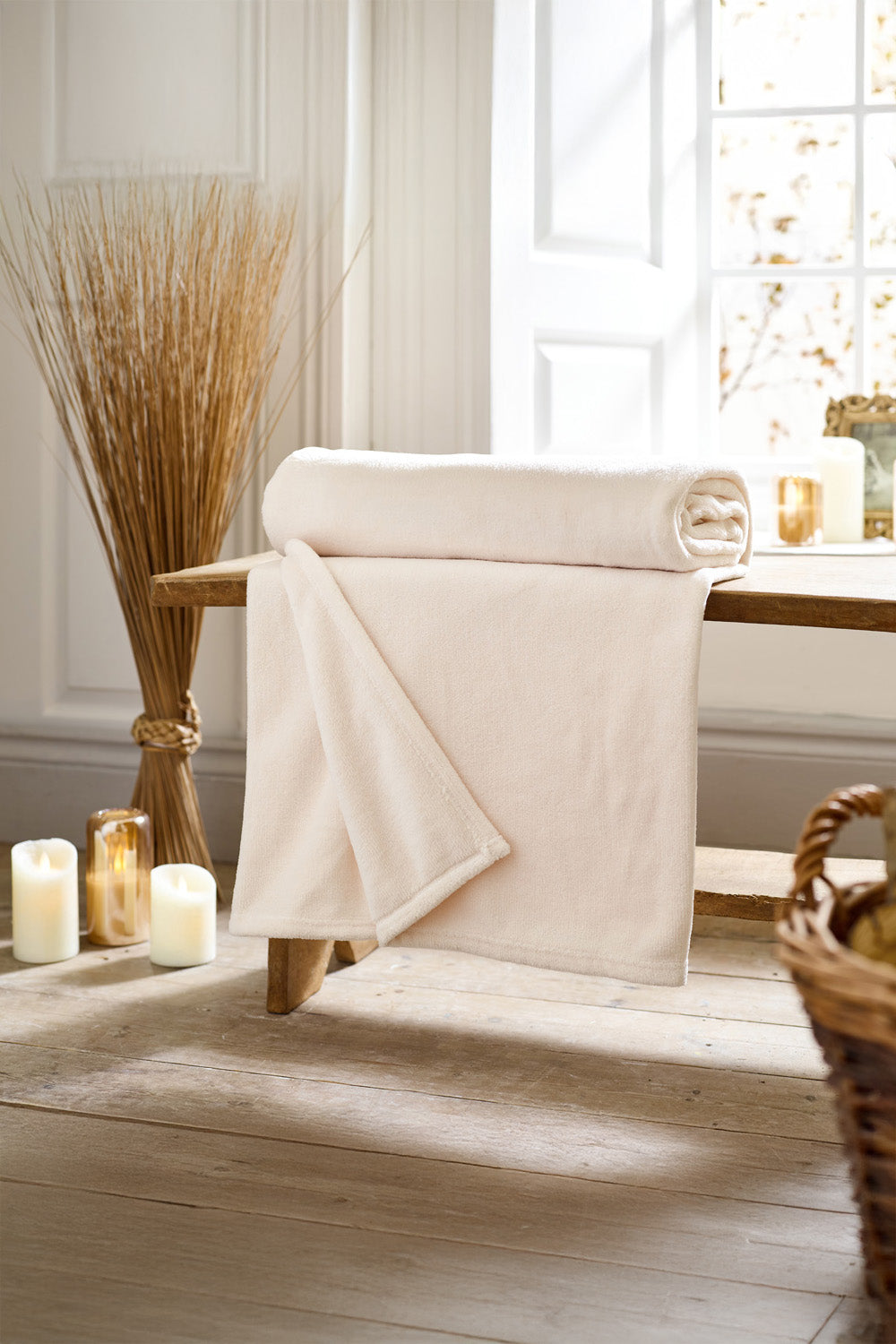 Snuggle Touch Solid Colour Fleece Throw – 140x180cm – Super Soft Plain Blanket | 140cm x 180cm | Ivory