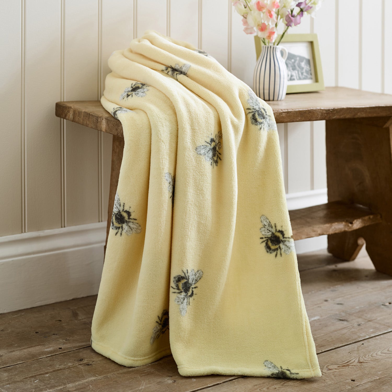 Deyongs Supersoft Honey Bee Print Coral Fleece Throw