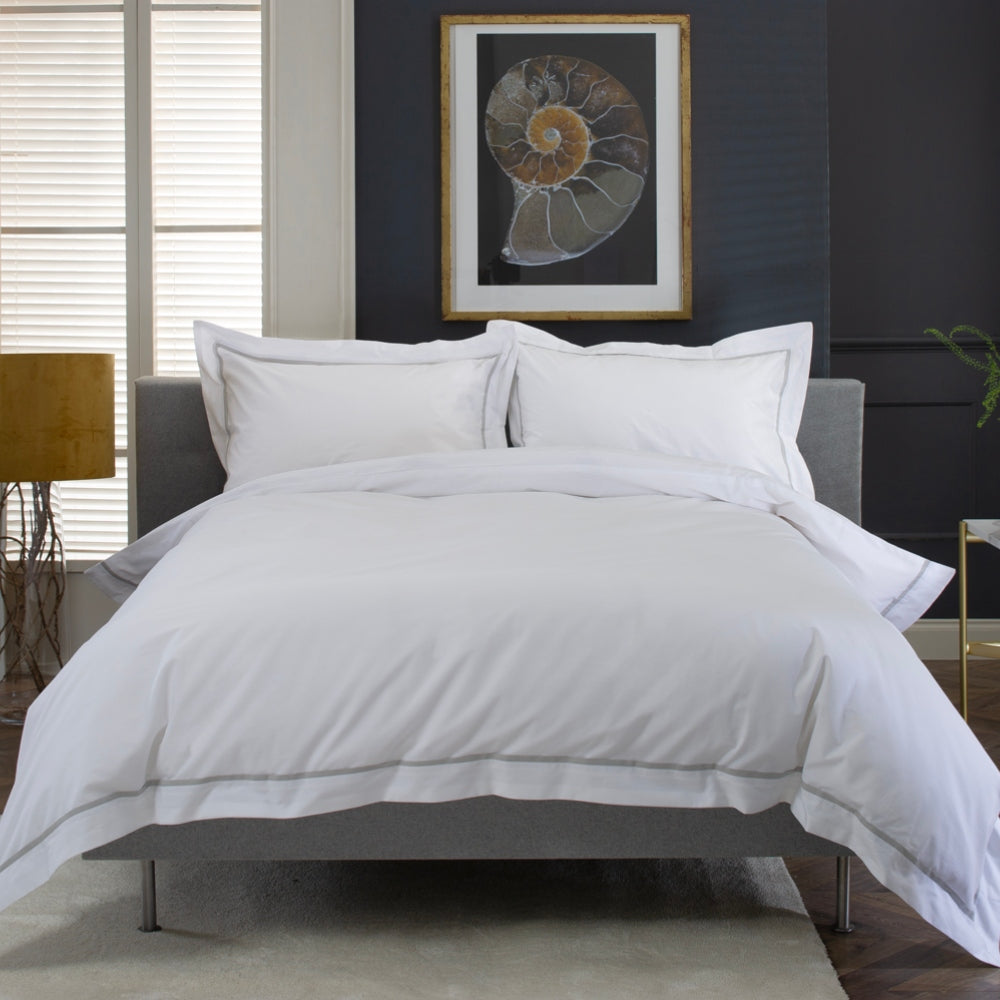 Hampstead Duvet Cover Set – 200 Thread Count 100% Cotton With Oxford Pillowcases & Inserted Ribbon | Super King | Silver