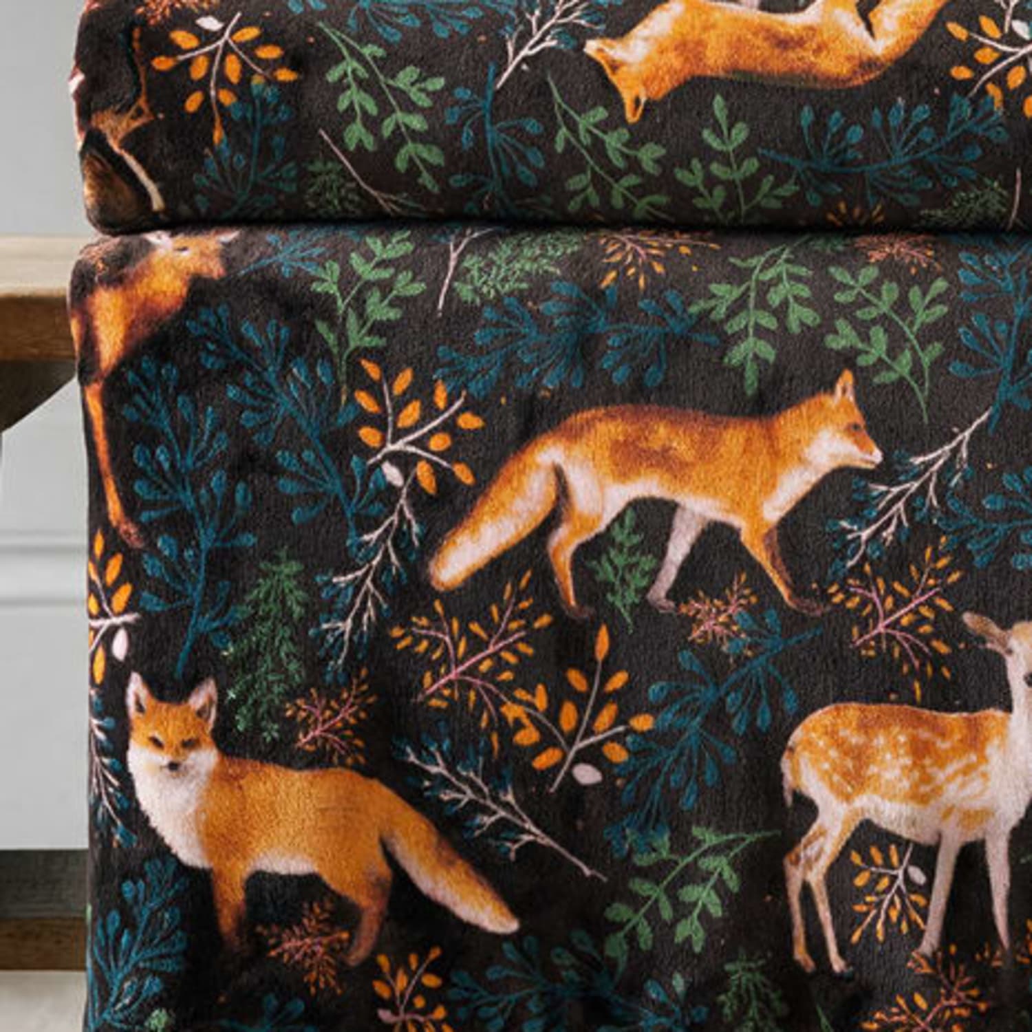 Deyongs Fox And Deer Sherpa Fleece Throw – Printed Woodland Blanket