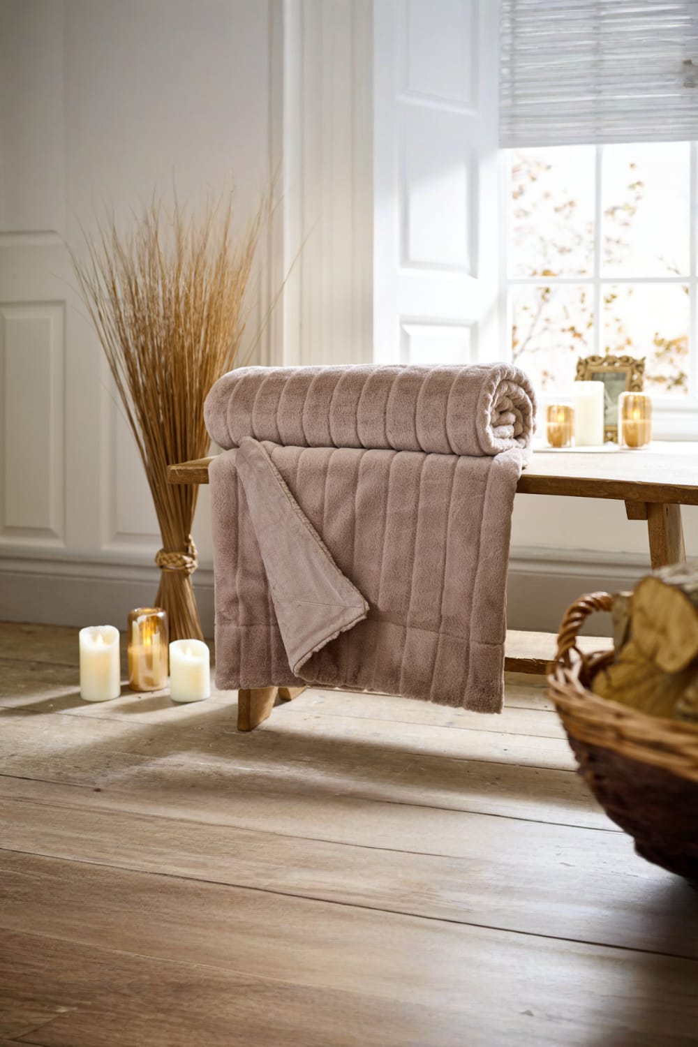 Hockley Large Soft Throw – Quilted 150x200cm Warm Modern Blanket | 150cm x 200cm | Fawn