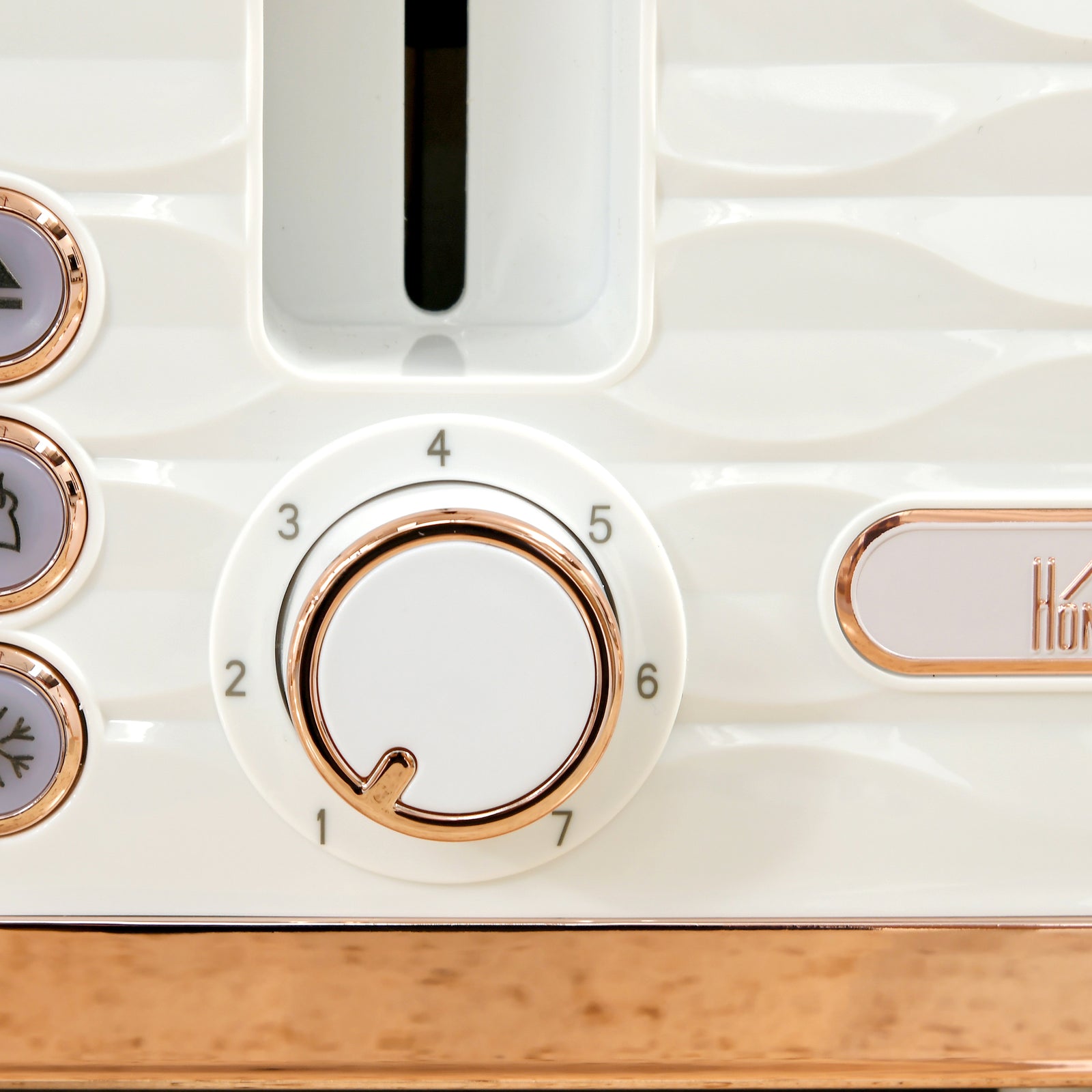 Toaster With 4 Slot, 7 Browning Levels, 1600w, Ripple | One Size | White