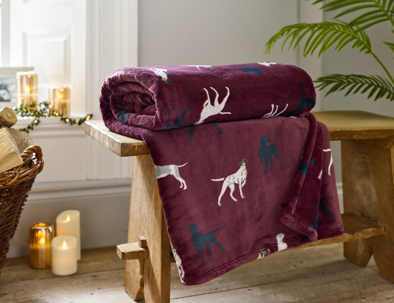 Hounds Printed Soft Throw Burgundy – 140x180cm Plush Decorative Blanket | 140cm x 180cm | Burgundy