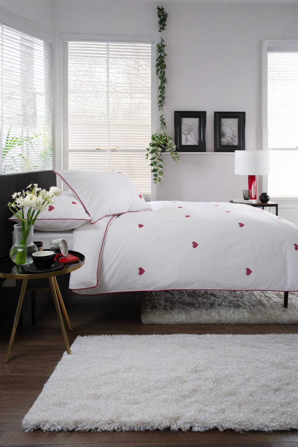 Embroidered Filigree Hearts Duvet Cover Set – 100% Cotton Bedding In White & Red | Super King | White
