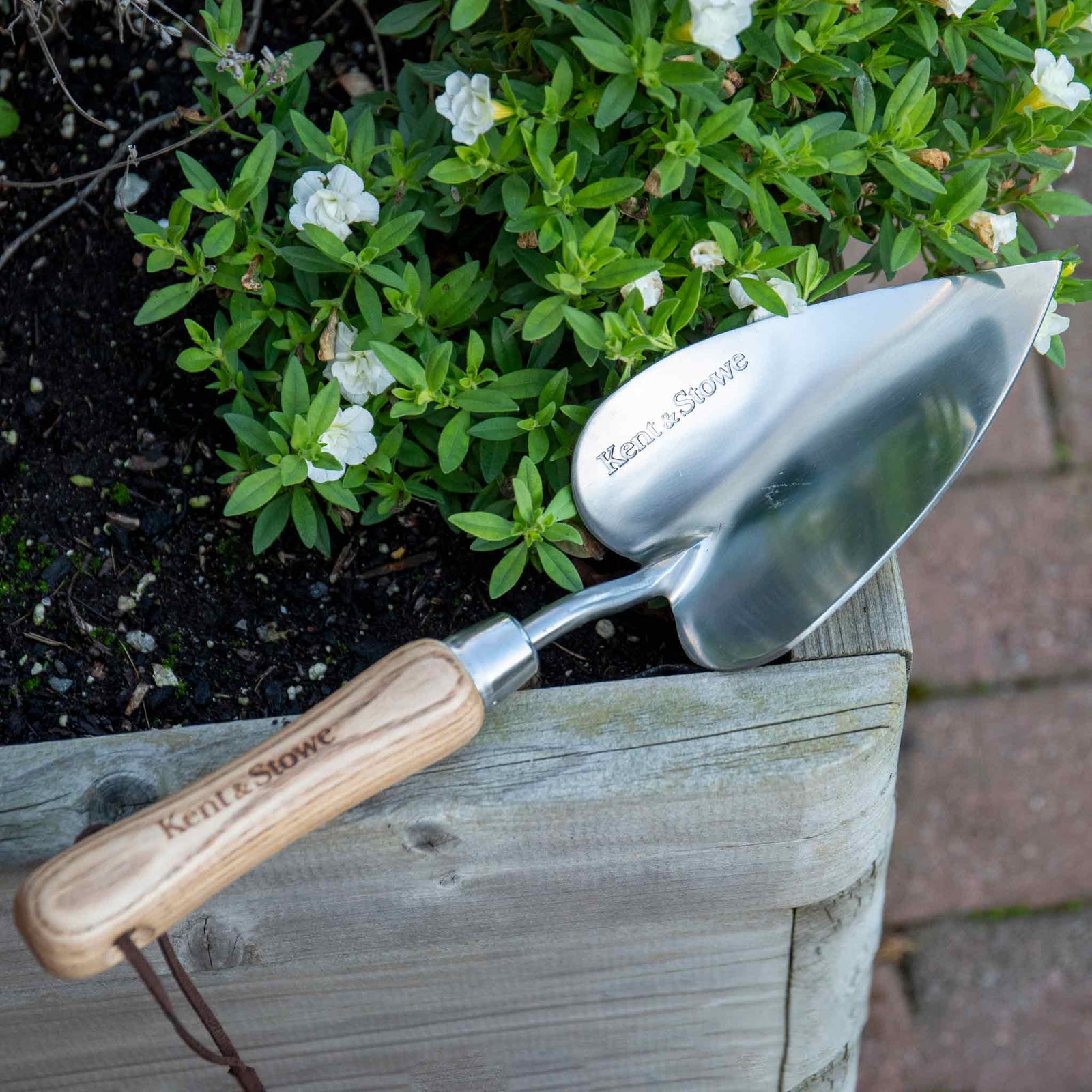 Heart-shaped Stainless Steel Hand Trowel With Fsc Ash Handle | 33cm