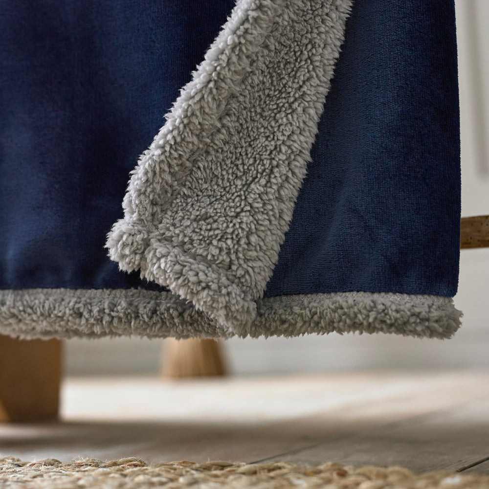 Blackbrook Ultrasoft Flannel Throw With Sherpa Back | 125cm x 150cm | Navy Blue