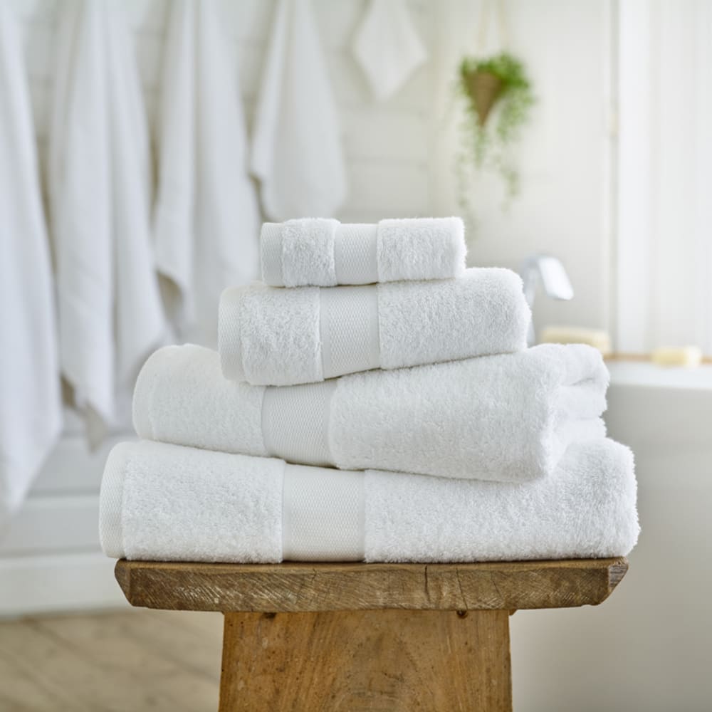 Egyptian Embrace Towels – 550gsm Egyptian Cotton, Fluffy Soft & Highly Absorbent | Bath Sheet | White