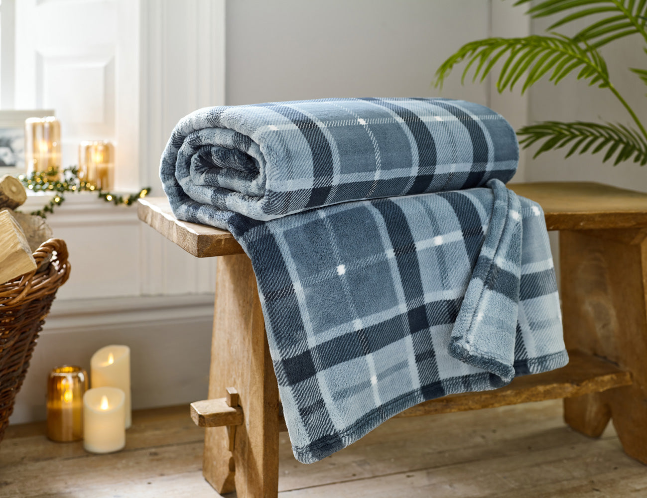 Pheasant Check Throw Navy – 140x180cm Plush Blanket | 140cm x 180cm | Navy Blue