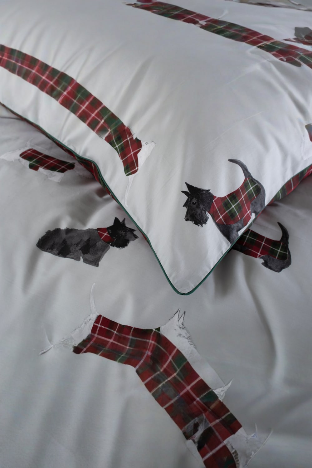 Hattie 100% Cotton Duvet Cover Set – Dog Printed Bedding With Piped Edging | Double | Grey