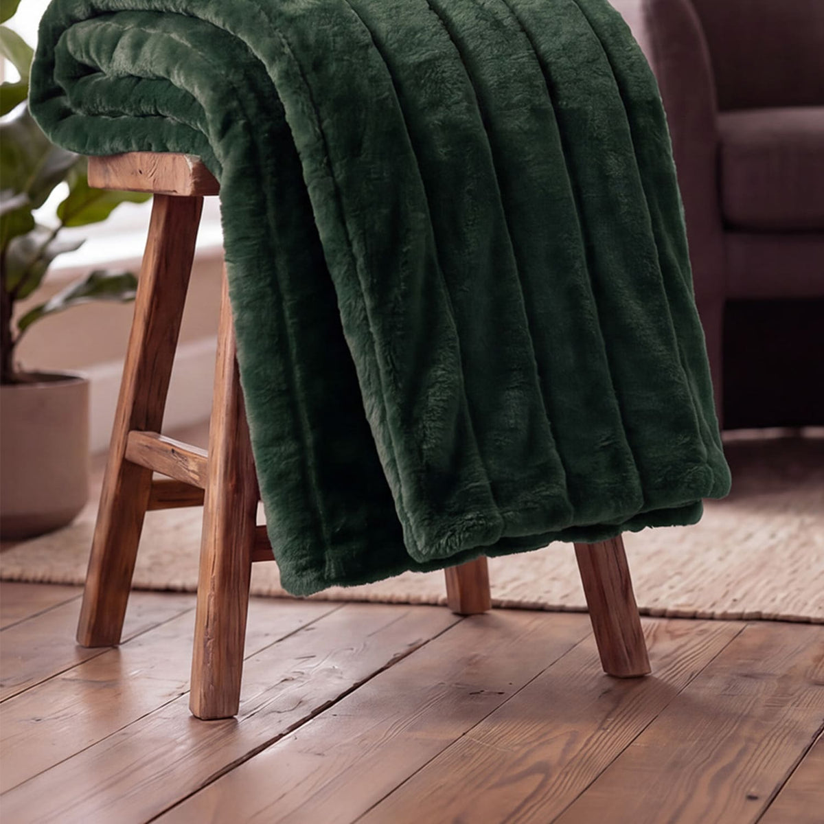 Hockley Faux Fur Throw | 150cm x 200cm | Green