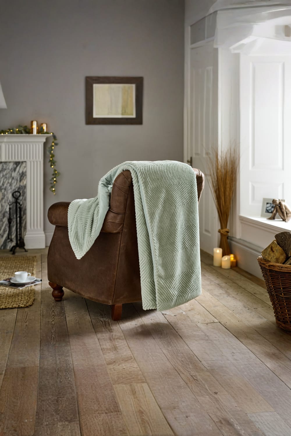 Burghley Extra Soft Faux Fur Throw 130x170cm – Chevron Pattern Decorative Blanket | 130cm x 170cm | Green