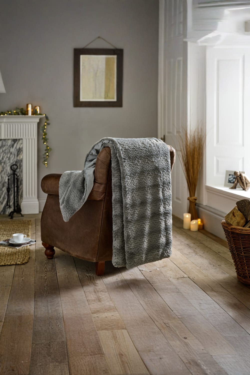 Ashridge Soft Faux Fur Throw 130x170cm – Elegant Textured Blanket | 130cm x 170cm | Grey