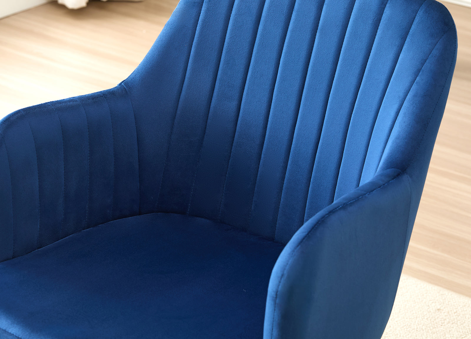 Stylish New York Dining Table Set with 4 Charlotte Velvet Chairs | Blue