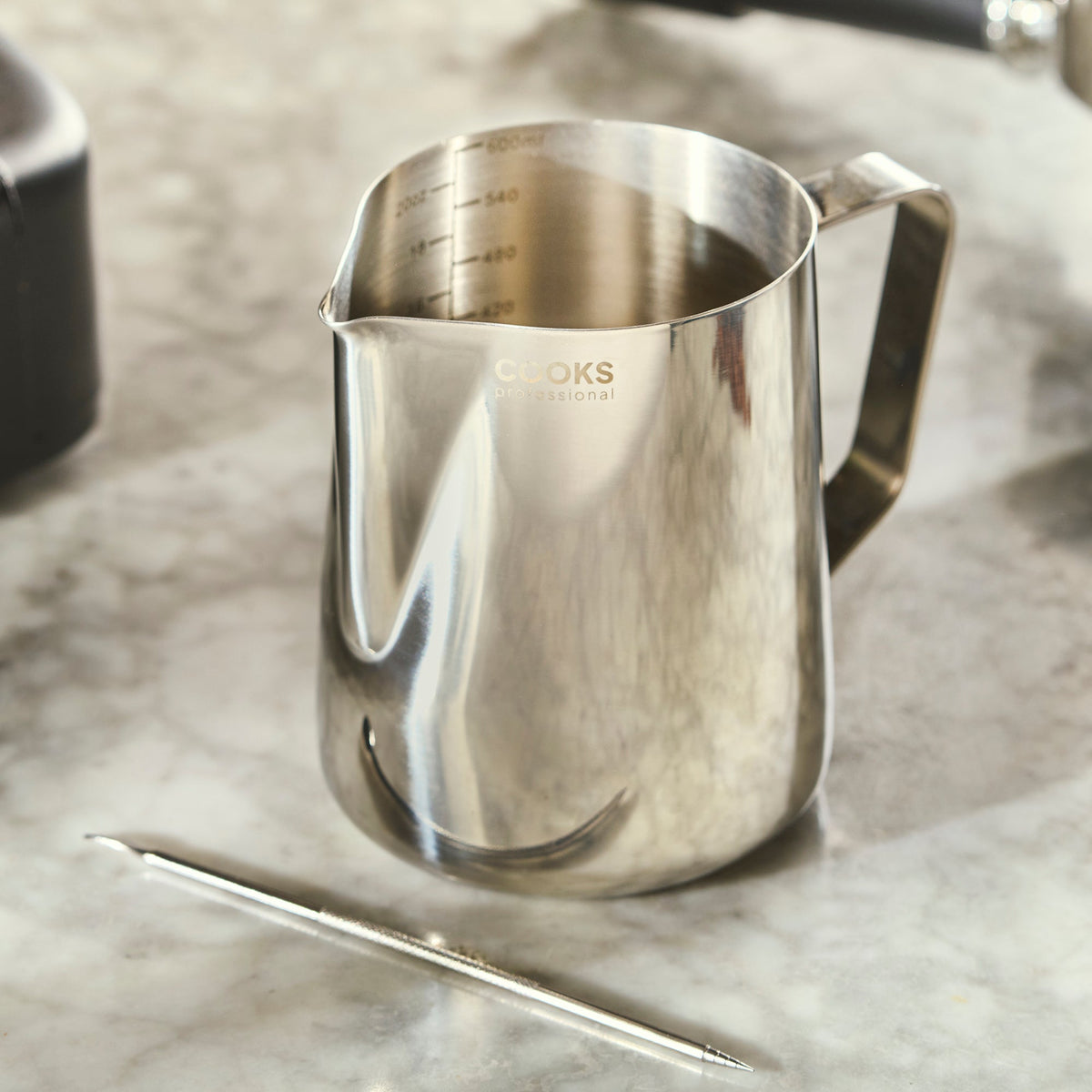 Stainless Steel Milk Steaming Jug With Latte Art Pen | 600ml | Silver